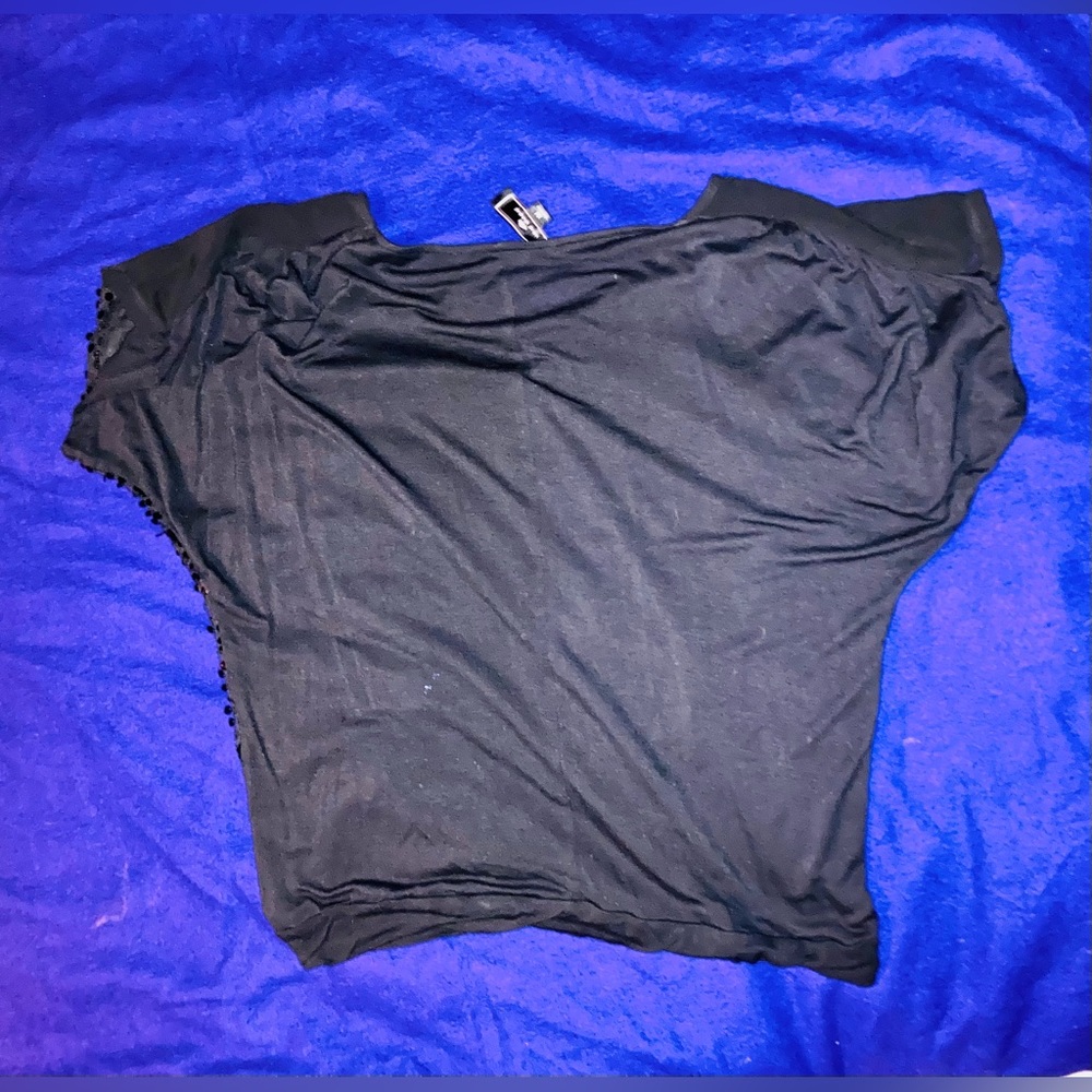 Iris Basic Blouse - Picture 2 of 3